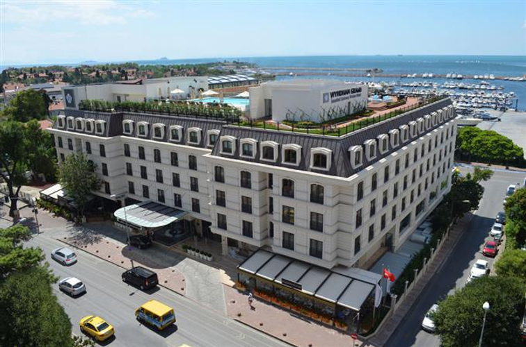 Wyndham Grand Istanbul Kalamış Marina Hotel