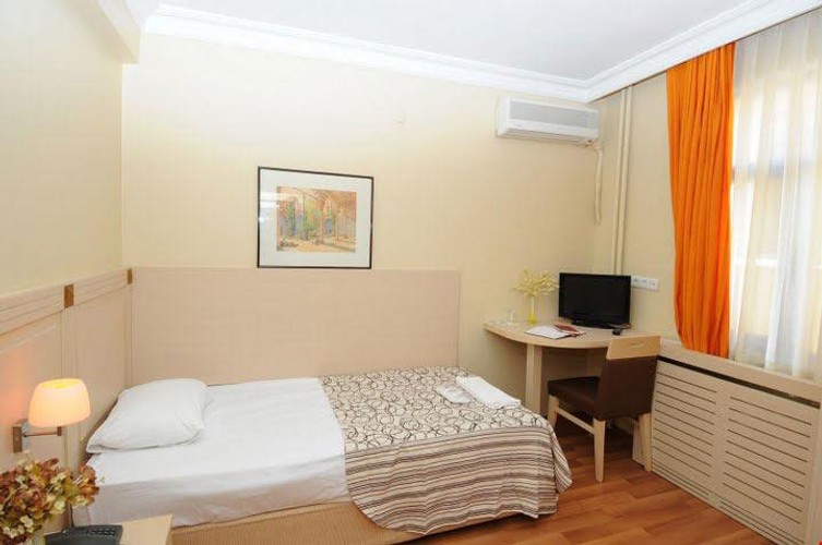 Standard Room (1 Person)