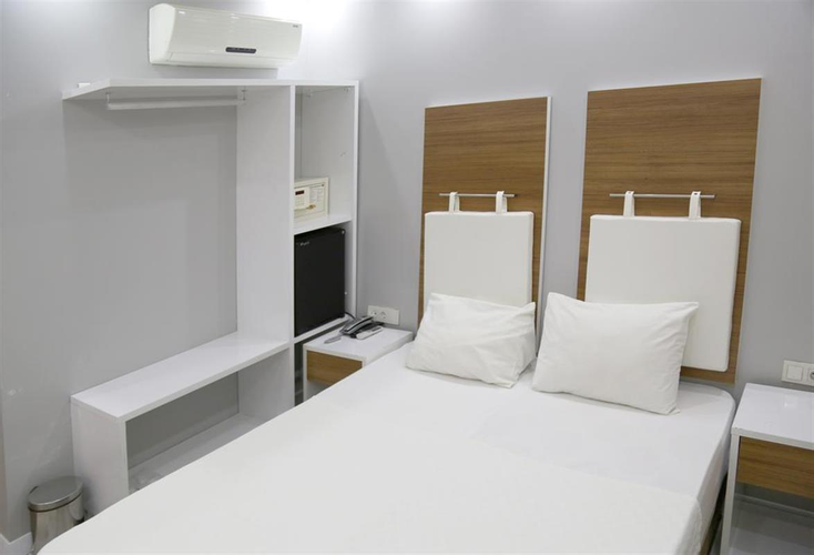 Economy Room, Viewless