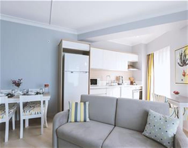 Suit Oda (3 Kişilik)