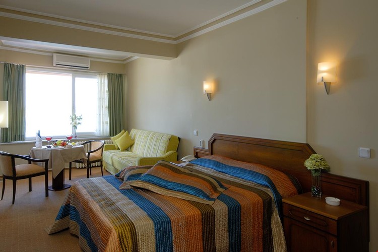 Standart Oda, Kara Manzaralı