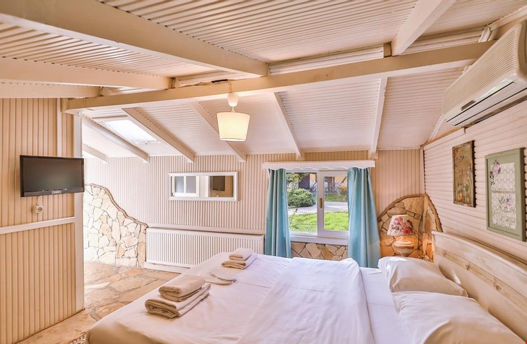 Bungalow Garden Floor Room, Garden View