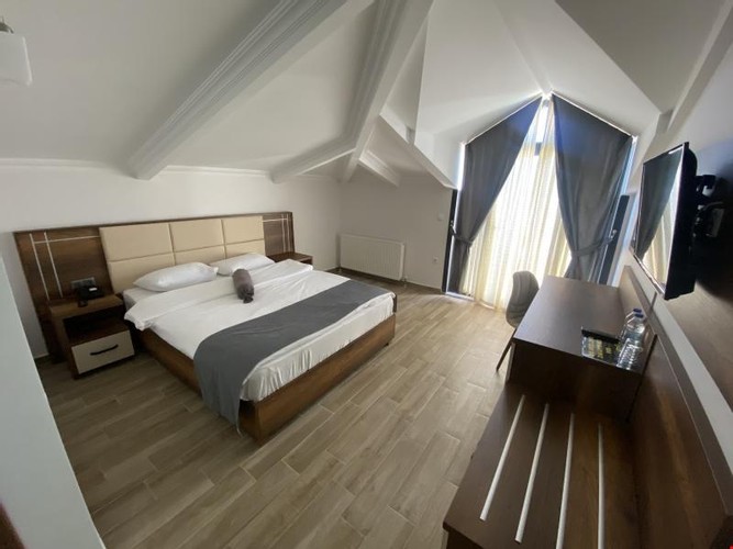 Çatı Teras Katı Oda (Balkonlu)