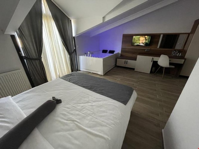 Suit Teras Oda (Jakuzi, Teraslı)