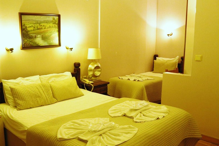 Aile Odası, Bahçe Manzaralı