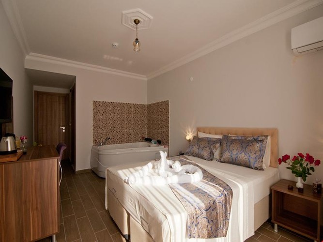 Deluxe Room (Jacuzzi)