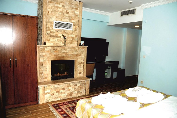 With Fireplace Room, River View