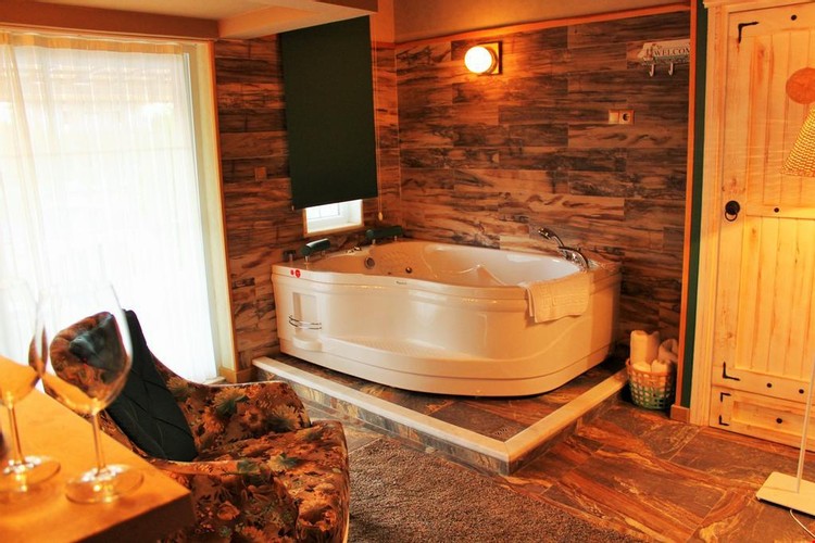 Jakuzili Ve Şömineli Deluxe Oda