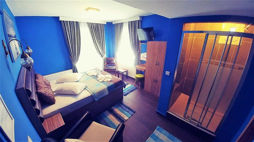 Corner Deluxe Room, River View