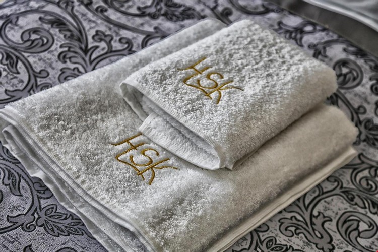 Family Room, Land View