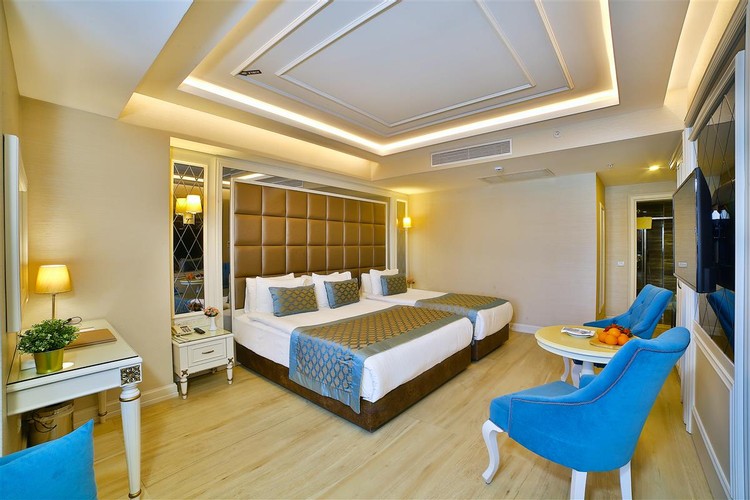 Superior Room (4 Person)