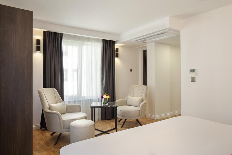 Corner Suit Executive Oda