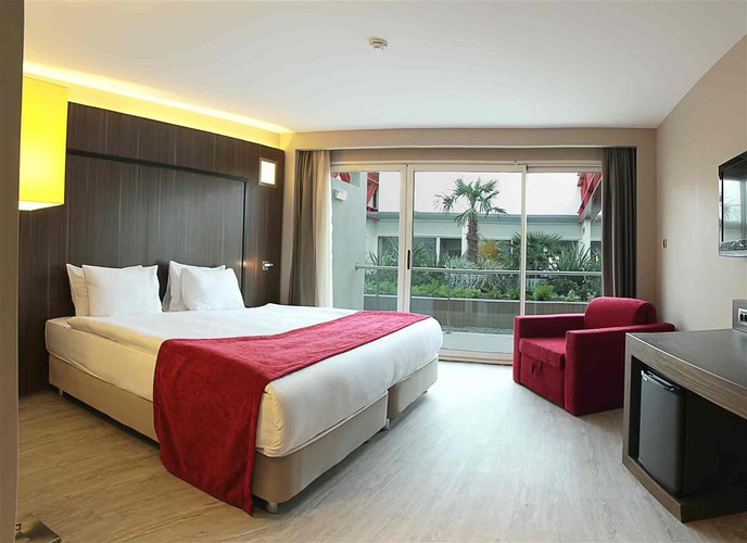 Business Oda, Kara Manzaralı