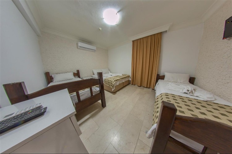 Standard Room (4 Person)