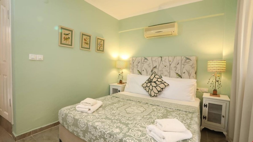 Deluxe Room (Balcony)