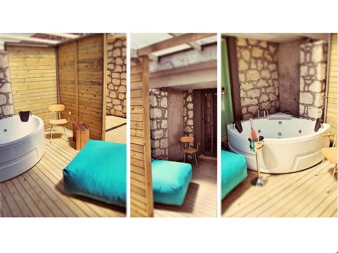 Deluxe Room (Jacuzzi)