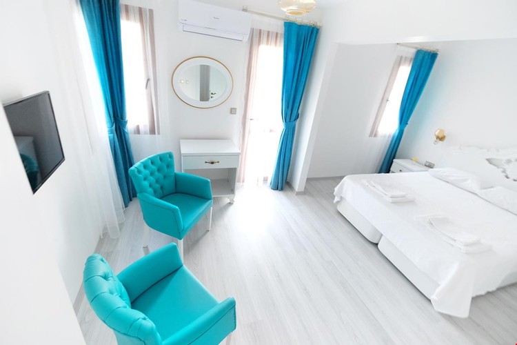 Deluxe Oda, Havuz Manzaralı