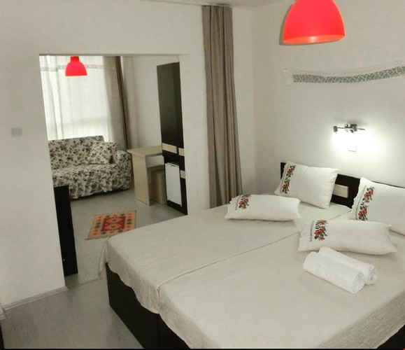 Aile Odası, Bahçe Manzaralı