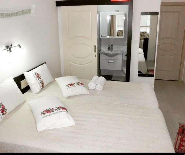 Aile Odası, Bahçe Manzaralı