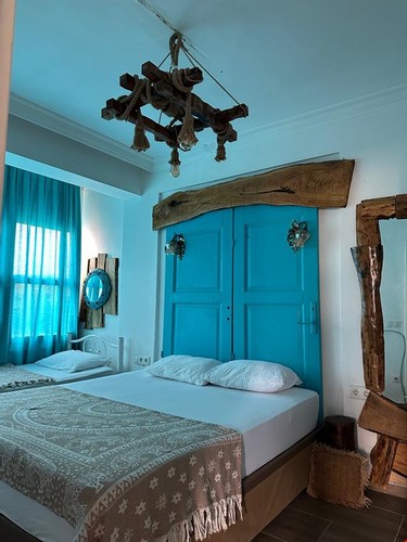 Economy Room (Shared Bathroom)