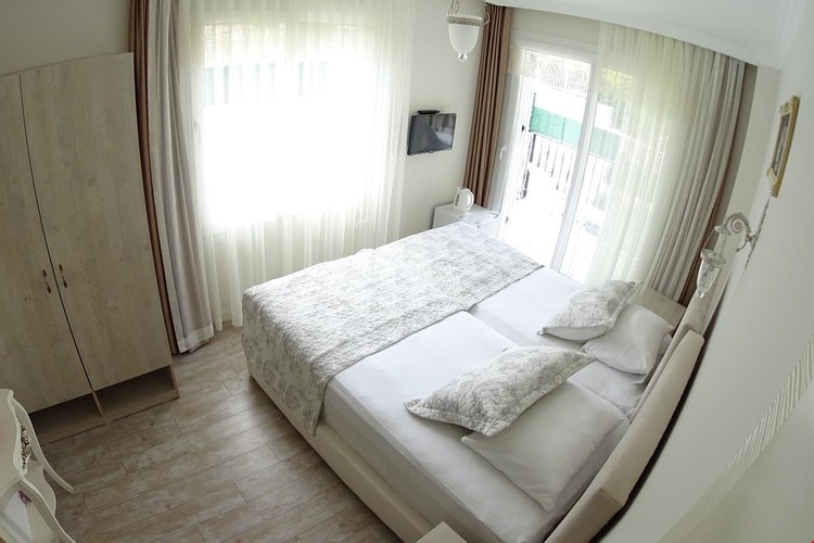 Deluxe Iki Ayrı Yataklı Oda