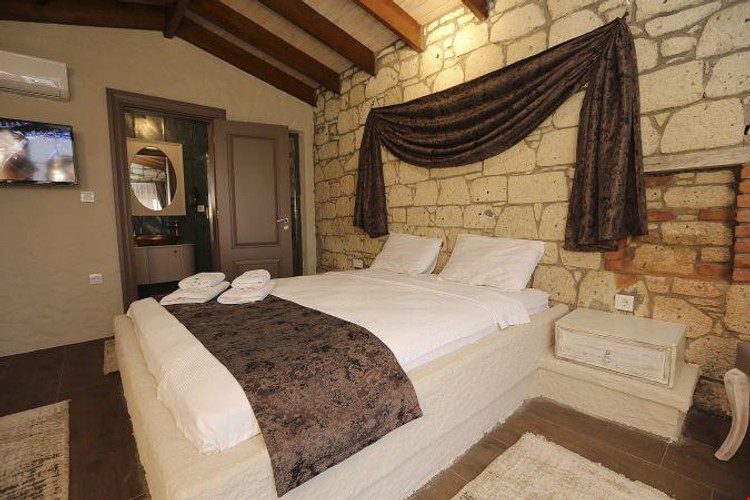 Suit Oda, Havuz Manzaralı (Jakuzi)