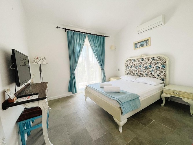 Deluxe Room, Pool View (Balcony)