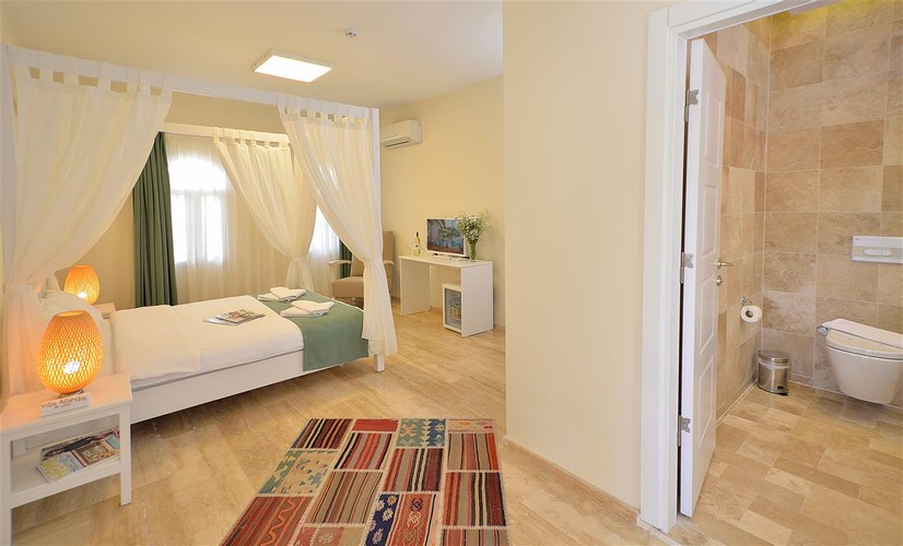 Deluxe Oda, Kara Veya Havuz Manzaralı