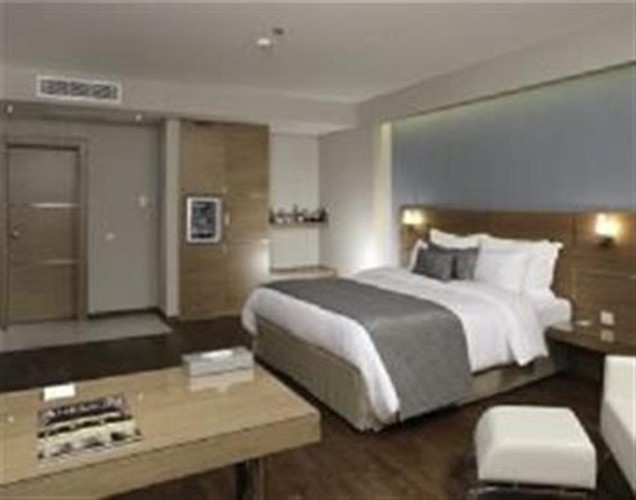 Deluxe Room (1 Person)