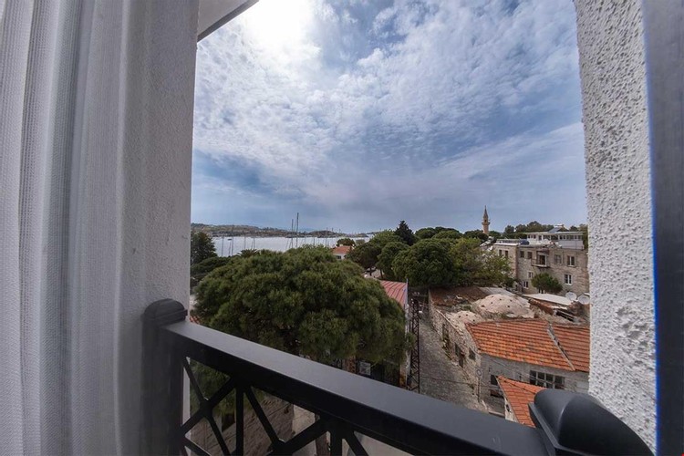 Deluxe Room, Partial Sea View