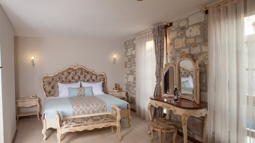 Deluxe Room, Partial Sea View