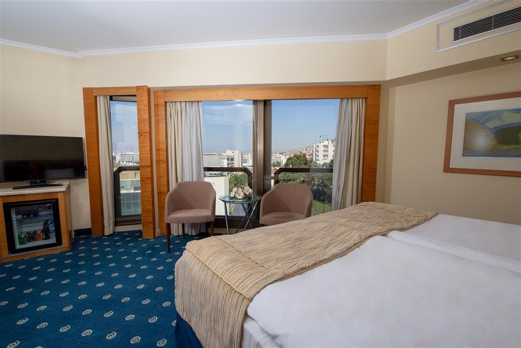 Standart Oda, Kara Manzaralı