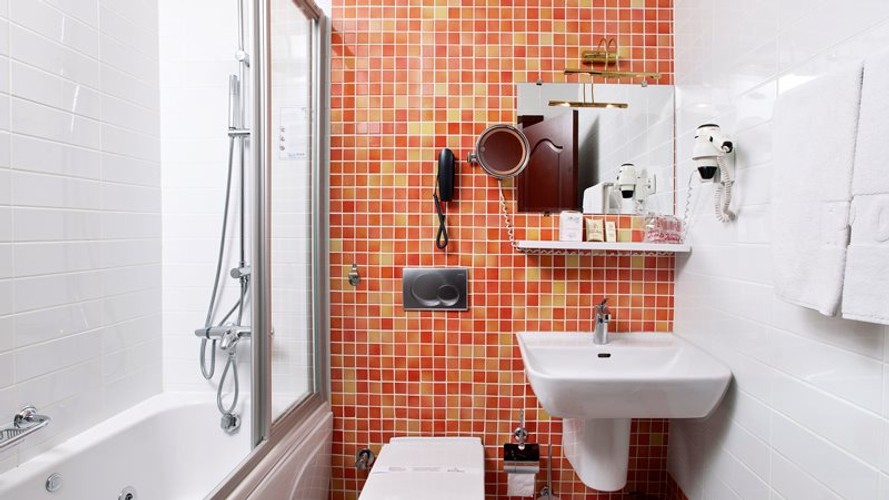 Deniz Manzaralı Balkonlu French Bed Oda