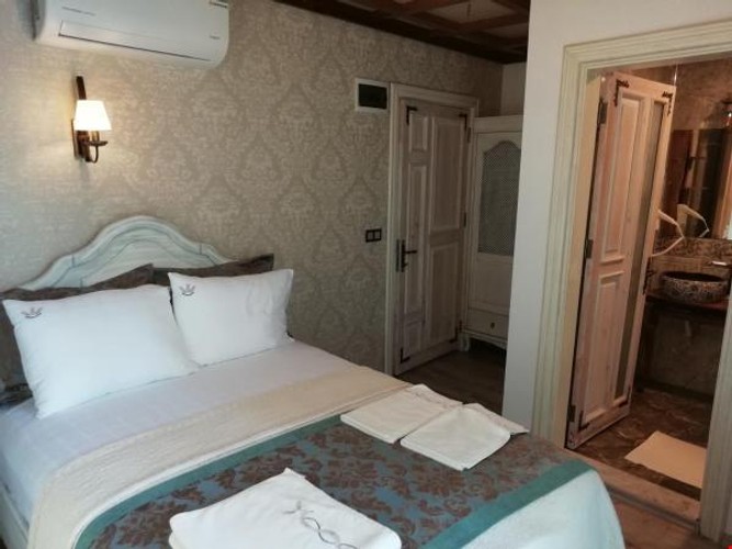 Economy Room, Pool View