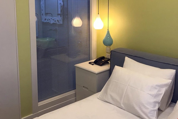 Standart Oda, Kara Manzaralı