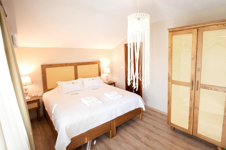 Deluxe Room (Balcony)