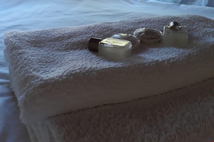 Aile Odası, Bahçe Manzaralı