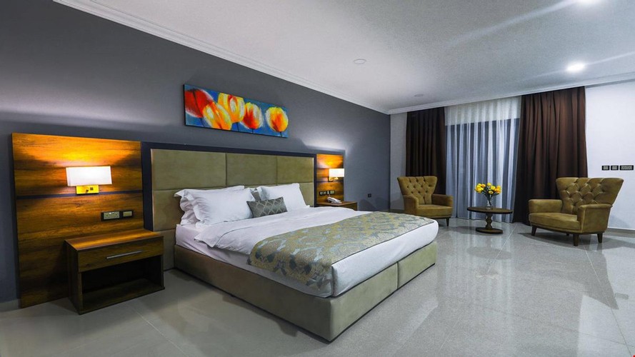 Club Oda, Kara Manzaralı