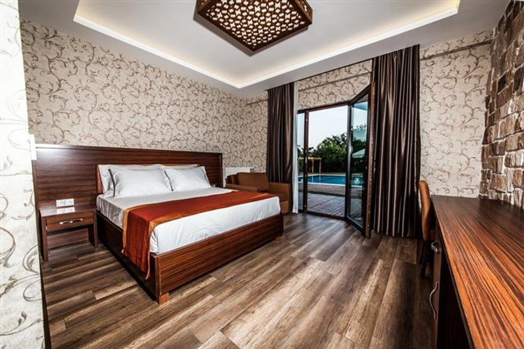 Deluxe Room, Lake View
