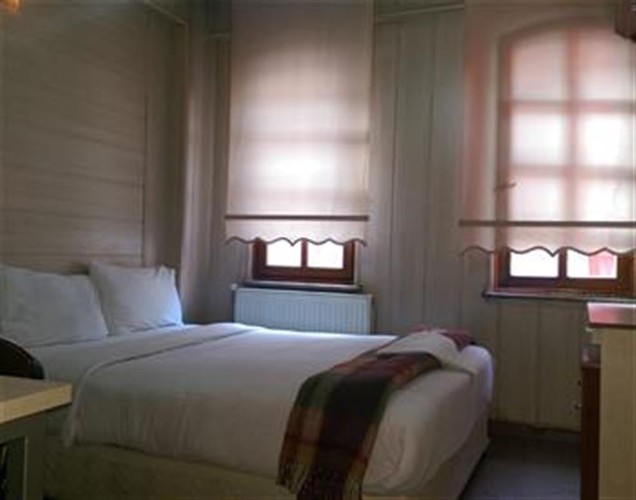 Standard Room (1 Person)