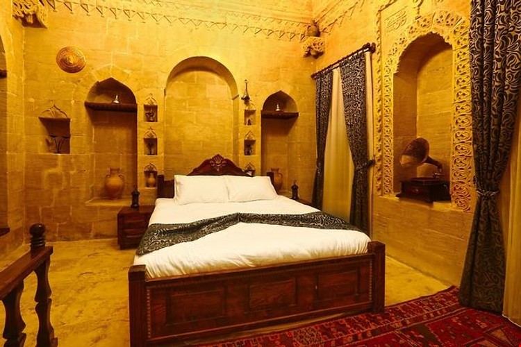 Deluxe Room (3 Person)