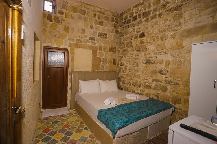 Hamsa, No View, Semi-Basement Floor