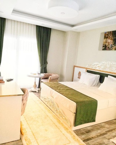 Aile Odası, Havuz Manzaralı