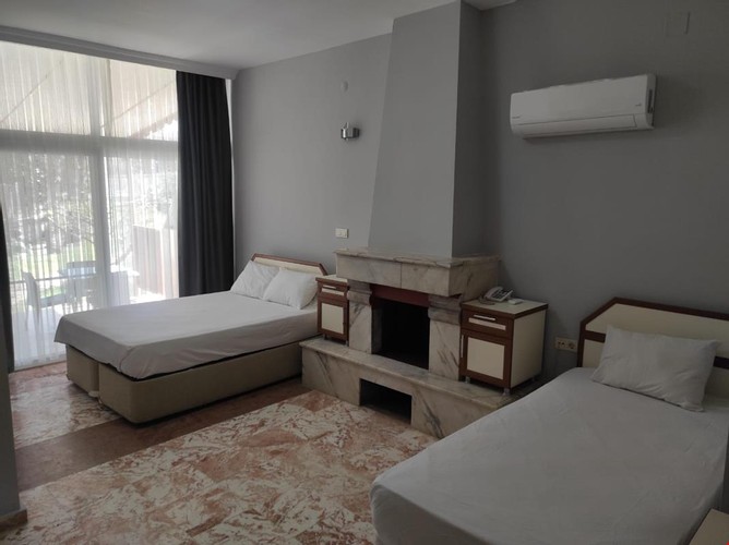 Aile Odası, Bahçe Manzaralı