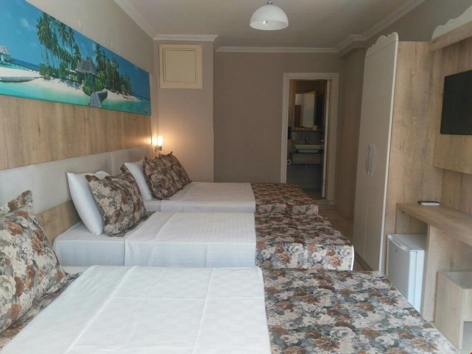 Family Room, Land View