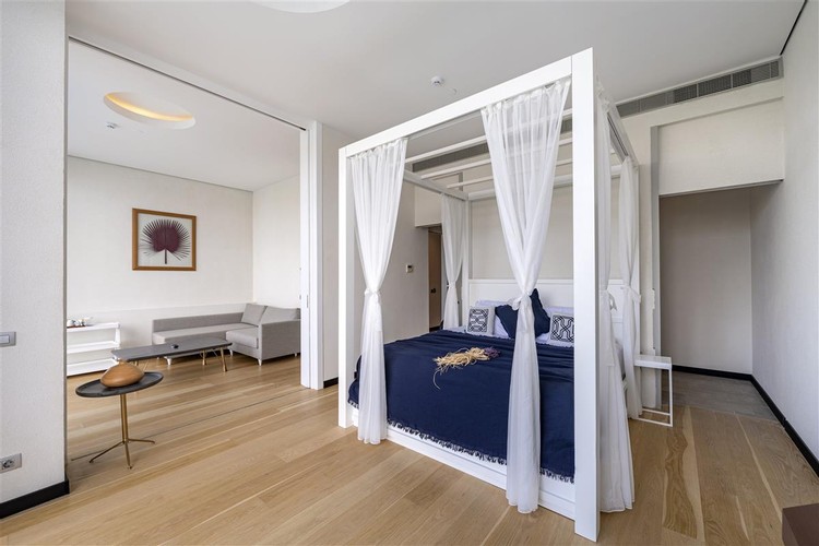 Junior Suit Oda, Havuz Manzaralı