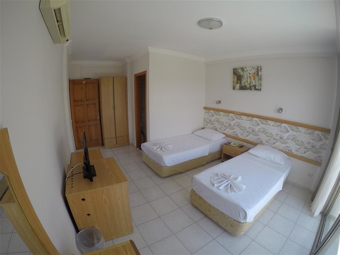 Balkonsuz Havuz Manzaralı