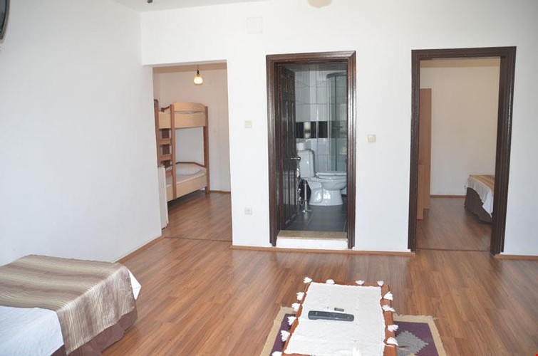 Aile Odası, Bahçe Manzaralı