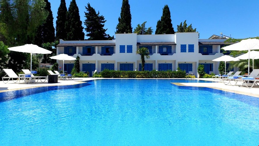 Suit Oda, Havuz Manzaralı