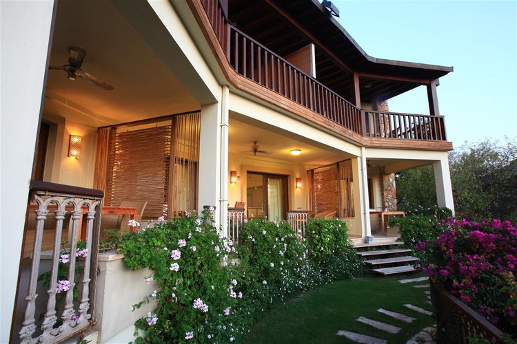 Superior Suit Oda, Havuz Manzaralı (Balkonlu)